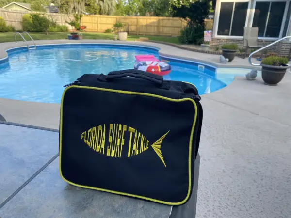 surf fishing rig bag close up